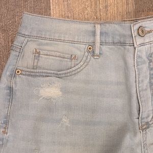 Scoop Retro Distressed High Rise Boy Short, NWT, 3.5” inseam, size 6